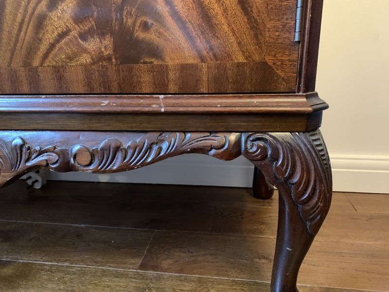 Antique flame mahogany cocktail cabinet, queen anne bar, chinoiserie decor, for bespoke design – A rare vintage treasure