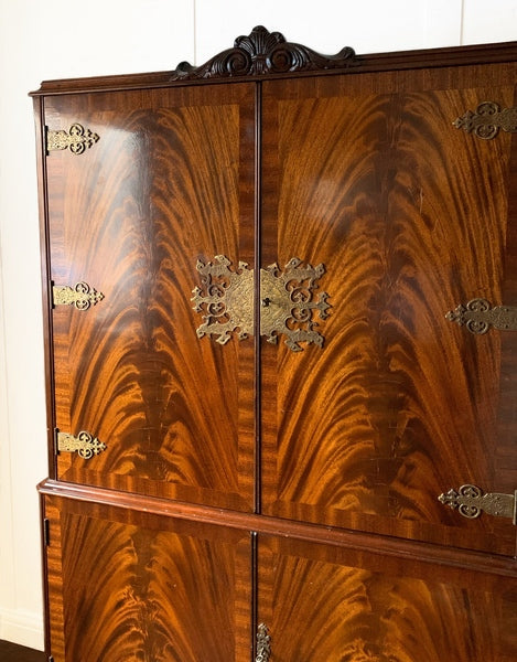 Antique flame mahogany cocktail cabinet, queen anne bar, chinoiserie decor, for bespoke design – A rare vintage treasure