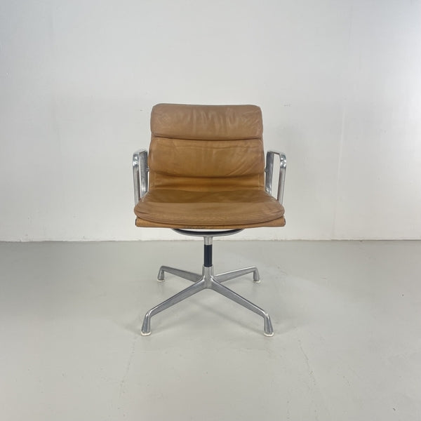Eames herman miller camel leather soft pad group chair – A rare vintage treasure