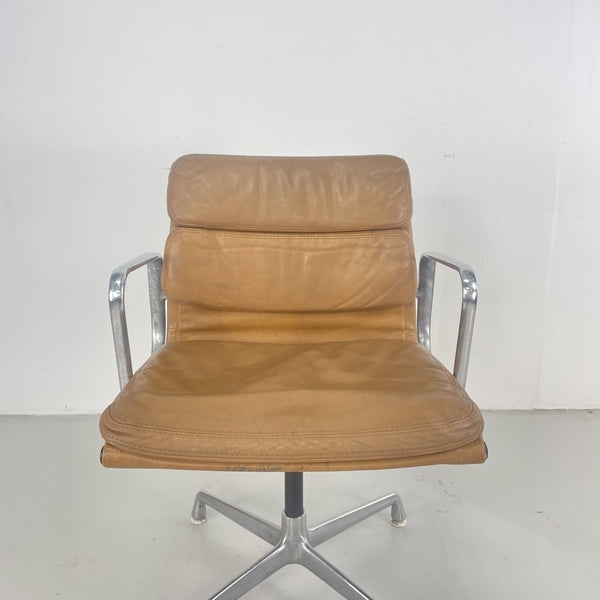 Eames herman miller camel leather soft pad group chair – A rare vintage treasure
