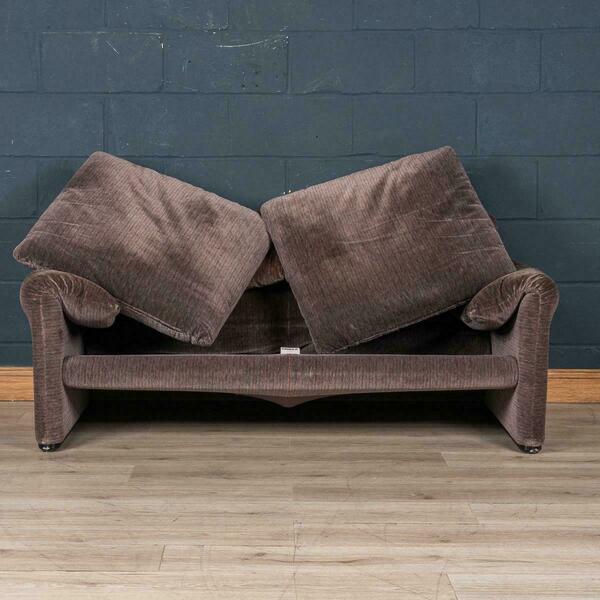 20th century maralunga sofa in original velvet fabric by vico magistretti – A rare vintage treasure