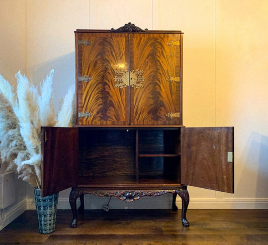 Antique flame mahogany cocktail cabinet, queen anne bar, chinoiserie decor, for bespoke design – A rare vintage treasure
