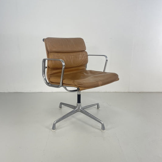 Eames herman miller camel leather soft pad group chair – A rare vintage treasure
