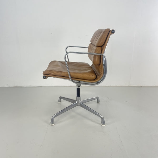 Eames herman miller camel leather soft pad group chair – A rare vintage treasure