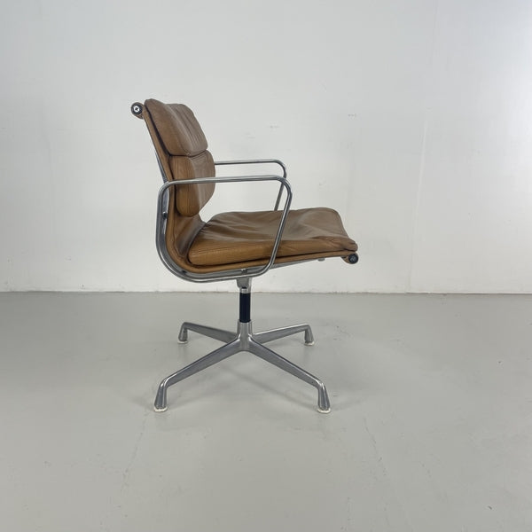 Eames herman miller camel leather soft pad group chair – A rare vintage treasure