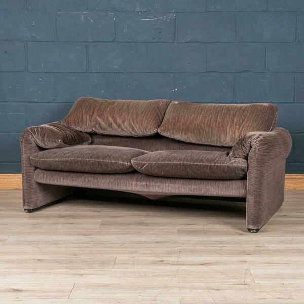 20th century maralunga sofa in original velvet fabric by vico magistretti – A rare vintage treasure