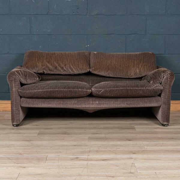 20th century maralunga sofa in original velvet fabric by vico magistretti – A rare vintage treasure
