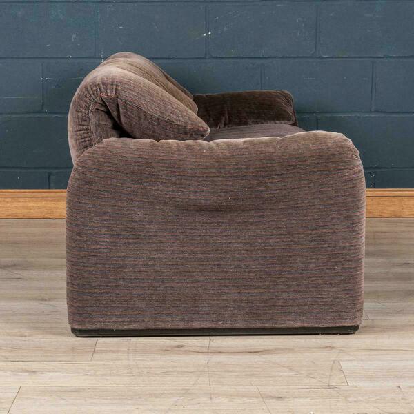 20th century maralunga sofa in original velvet fabric by vico magistretti – A rare vintage treasure